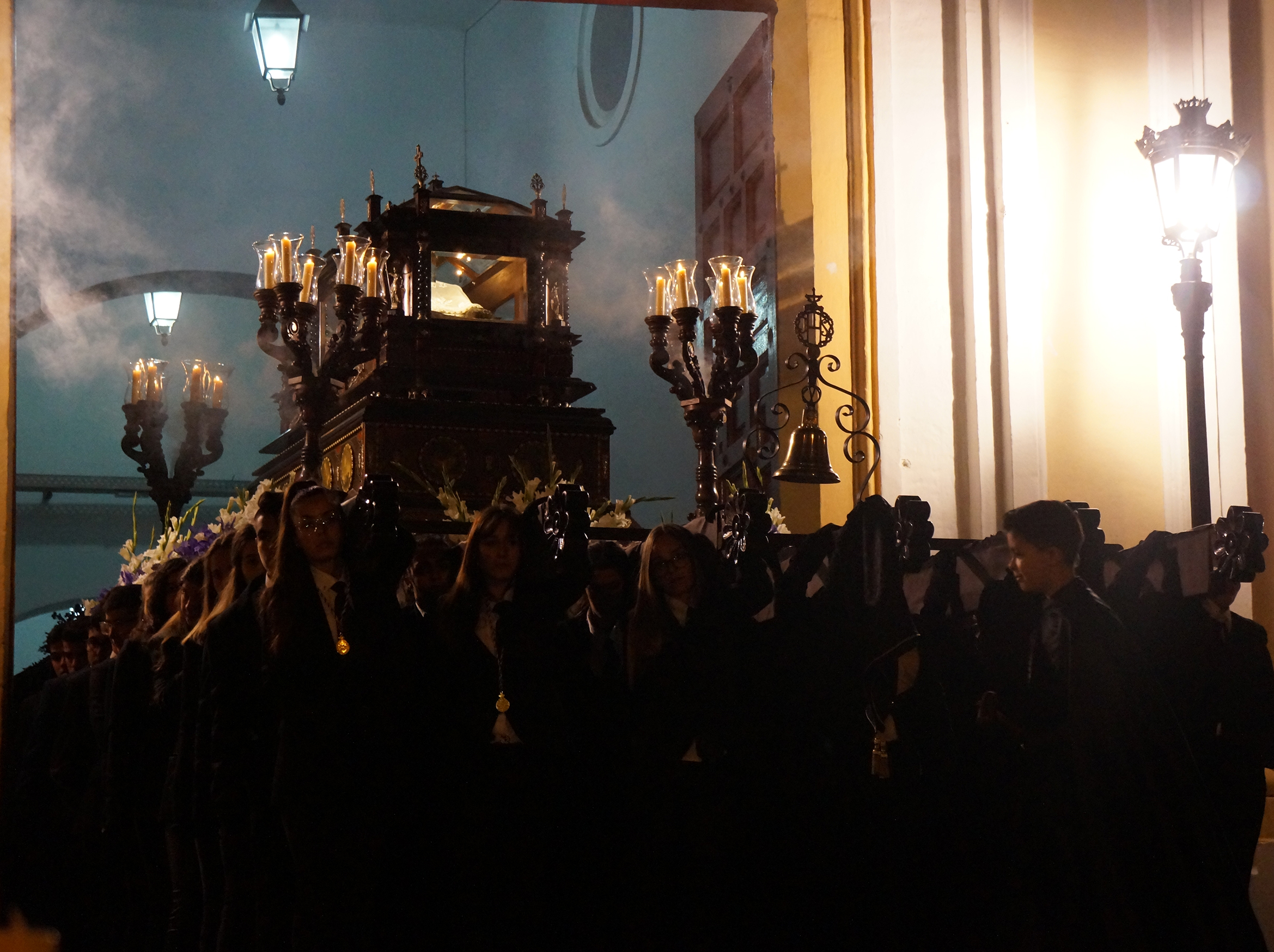 Viernes Santo: la Pasión del Señor. Bajo el signo de la Cruz