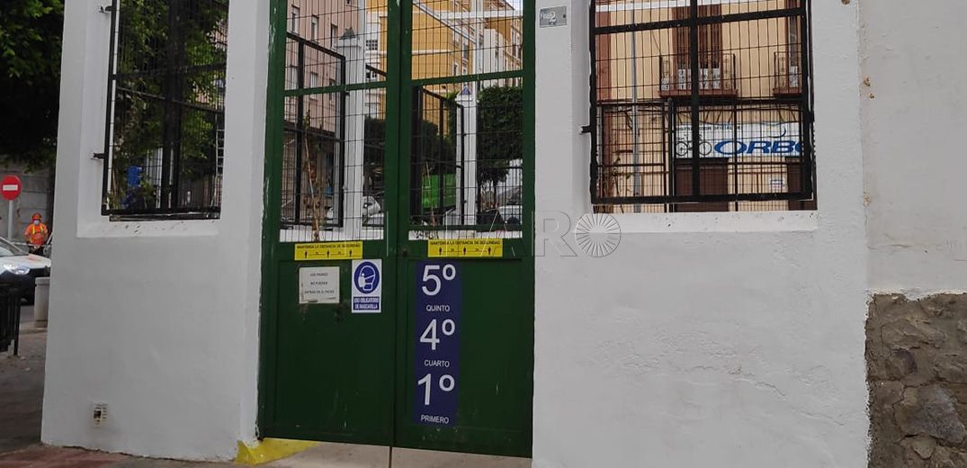 2 2 1 El curso escolar será con horario normal y desdoblando las clases con más alumnos