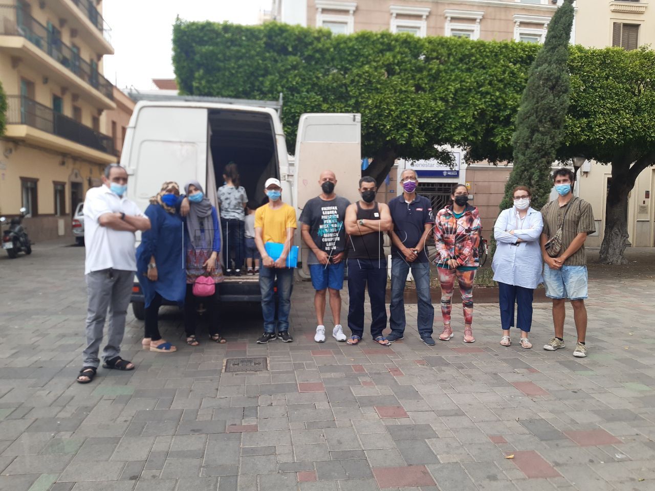 familia desahuciada protesta en Bienestar Social Una familia duerme cuatro días en una furgoneta tras ser desahuciada
