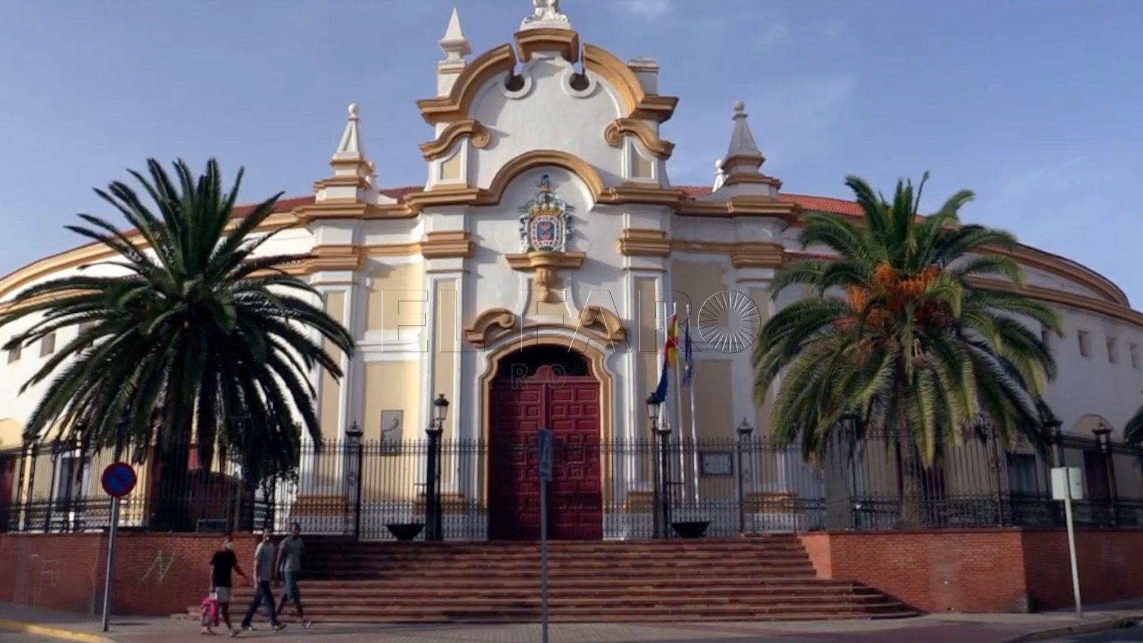 melilla Mohand asegura que las personas acogidas en la plaza de toros pueden ir al CETI