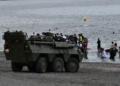 migracion ceuta Una riada de personas sigue llegando a Ceuta pese al blindaje de los militares