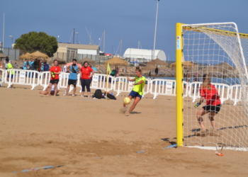 25D 4 El fútbol playa lleva buen ritmo
