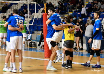 Los jugadores del Melilla Sport Capital Voleibol, en uno de sus triunfos de la temporada pasada.