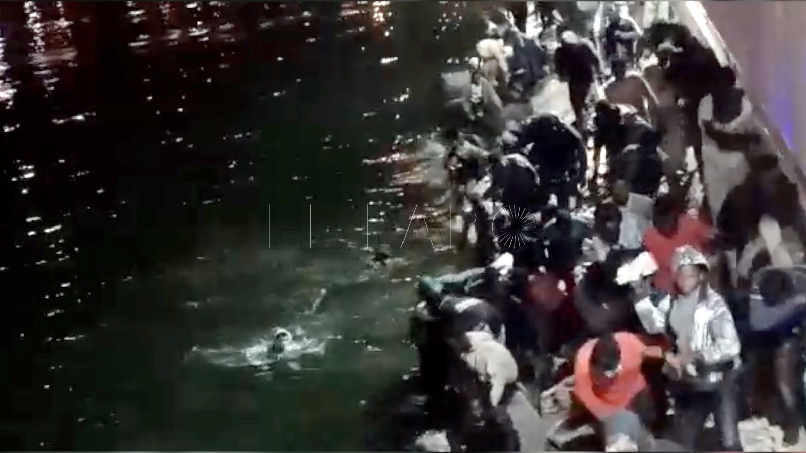 salto a la valla espigon melilla 21 agentes heridos en el intento de salto a la valla por el Dique Sur