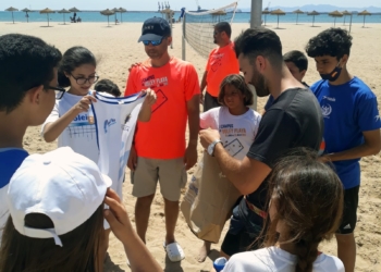 24D 9 El fuerte viento no impide a los participantes seguir disfrutando en el Campus