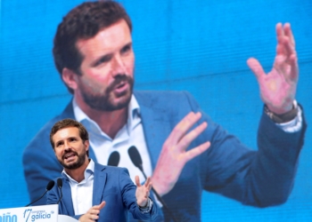 GRAF1233. SANTIAGO DE COMPOSTELO, 17/07/2021.- El líder del Partido Popular, Pablo Casado, durante su intervención en el clausura del 17 congreso del PP de Galicia que se ha celebrado esta mañana en Santiago de Compostela. EFE/ Xoán Rey
