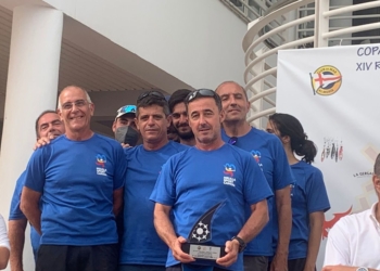 tripulación MSC en el podio El Ciudad de Melilla, subcampeón