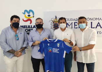 19D 1 La U.D. Melilla presenta su primera equipación para la temporada 21/22