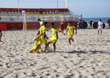 22D 1 La selección juvenil de fútbol playa, tercera clasificada en el Nacional