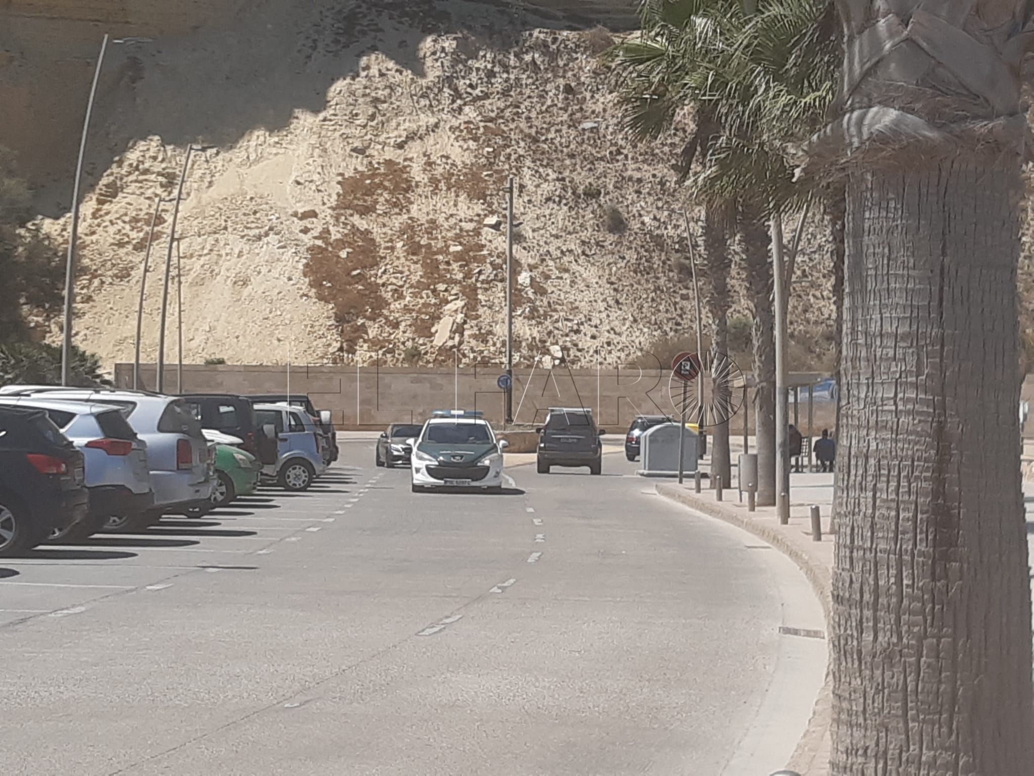 Guardia Civil en Horcas Coloradas Unos 20 subsaharianos intentan entrar por el Dique Norte de Melilla