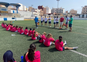 IMG 20210825 WA0012 El III Campus de fútbol femenino recibe la visita de Diego Martínez