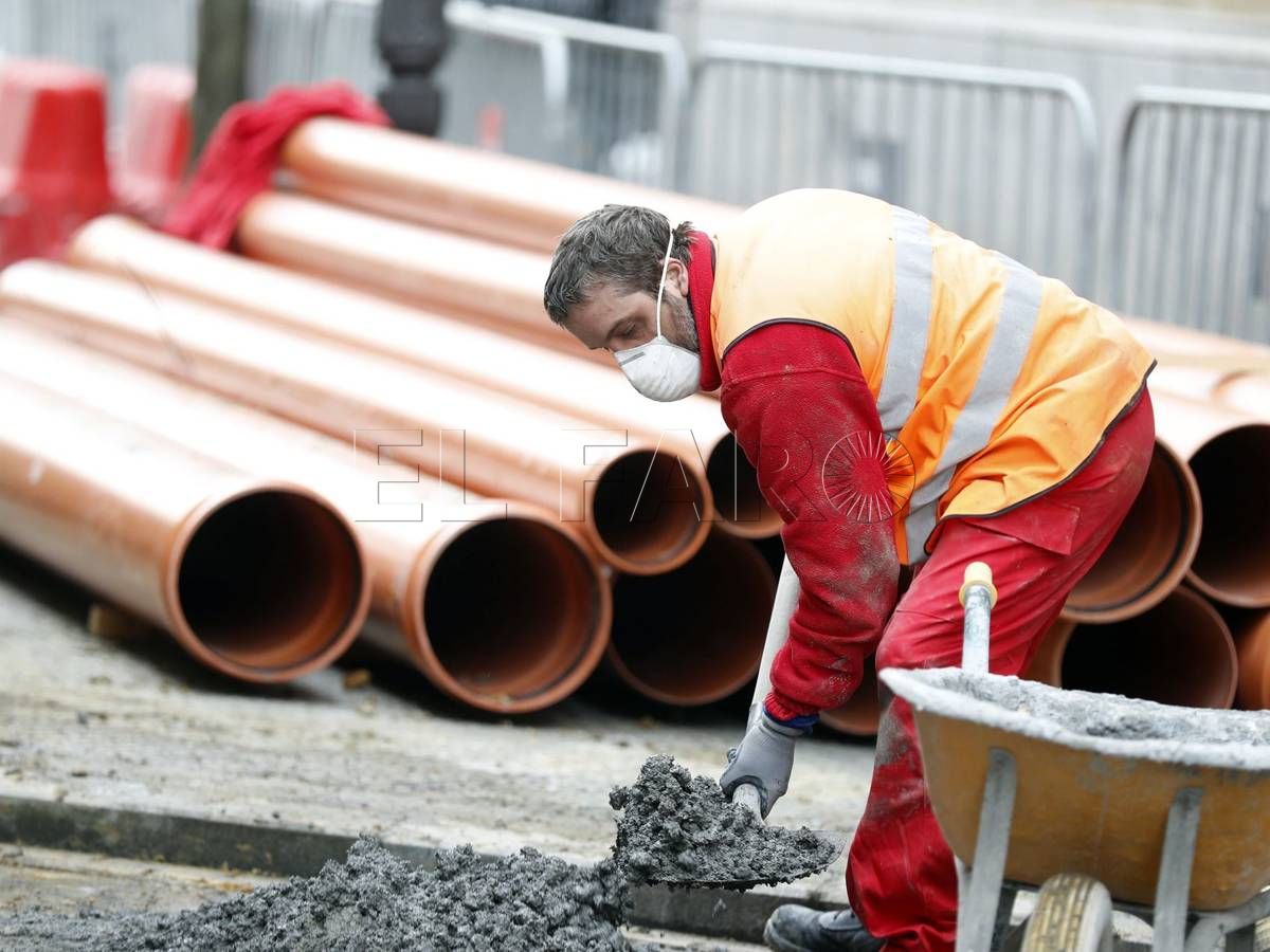 trabajador Los salarios suben en convenio un 1,54% en Ceuta y Melilla