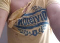 CAMISETA Agresión homófoba en Melilla: “Si quieres ‘mariconear’ vete con los pecadores”