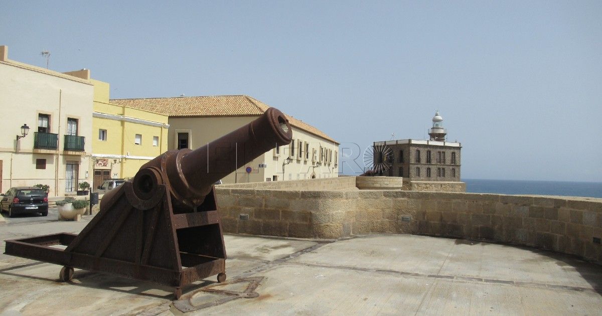 Cañón portada El Congreso echa para atrás la inclusión de Melilla y Ceuta bajo la protección de la OTAN