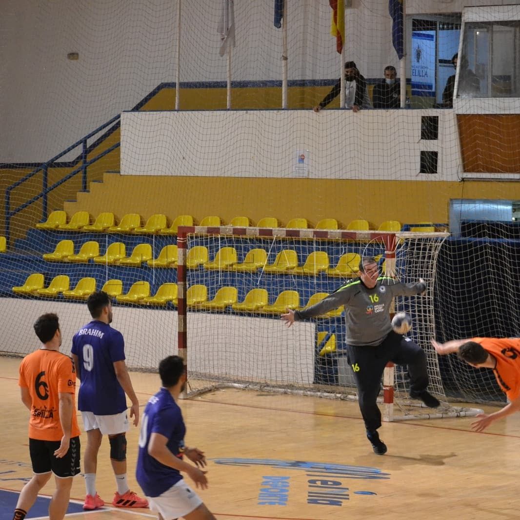 E79ydw0XIAwn85c El Virgen de la Victoria debuta en liga
