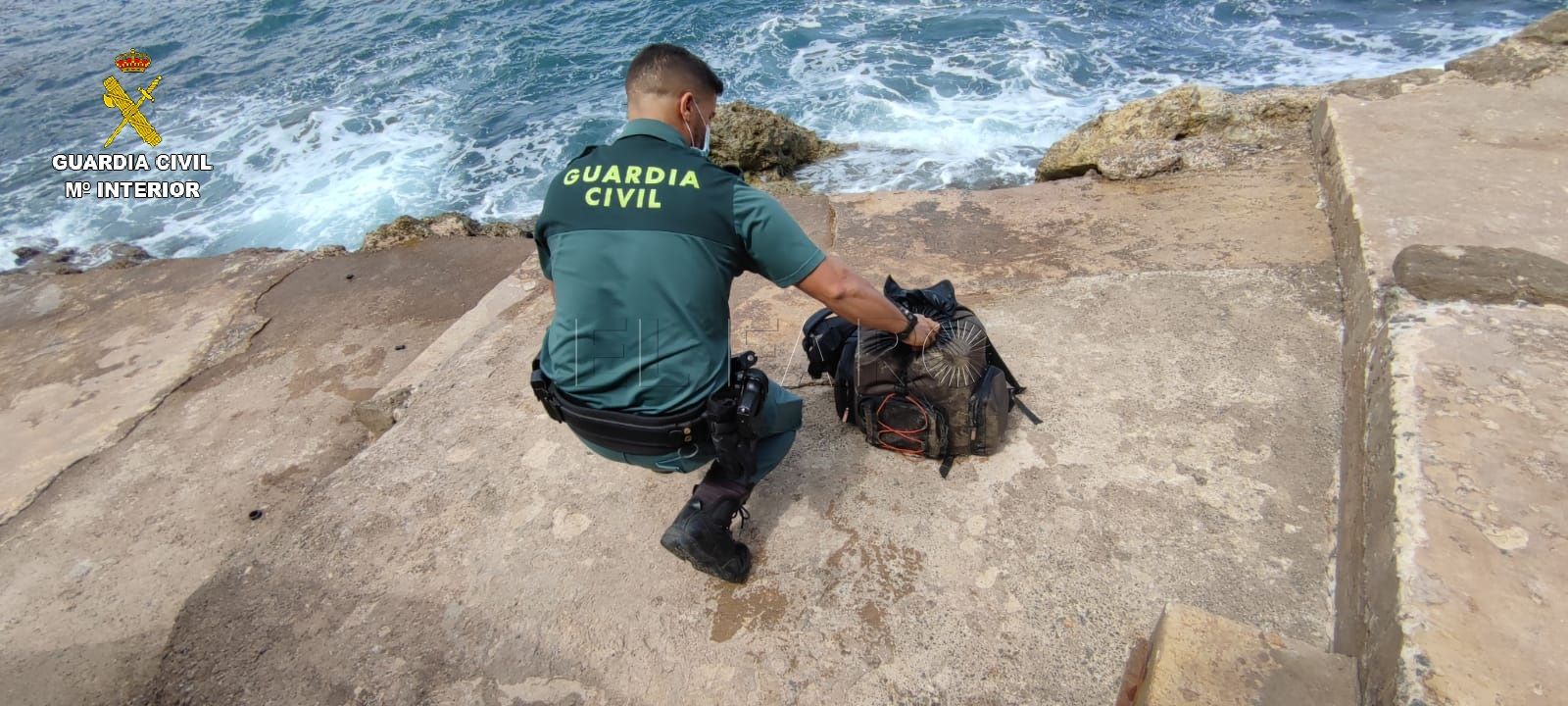 Guardia Civil inspecciona los alijos Oposiciones: Convocadas 4.992 plazas para Policía Nacional y Guardia Civil