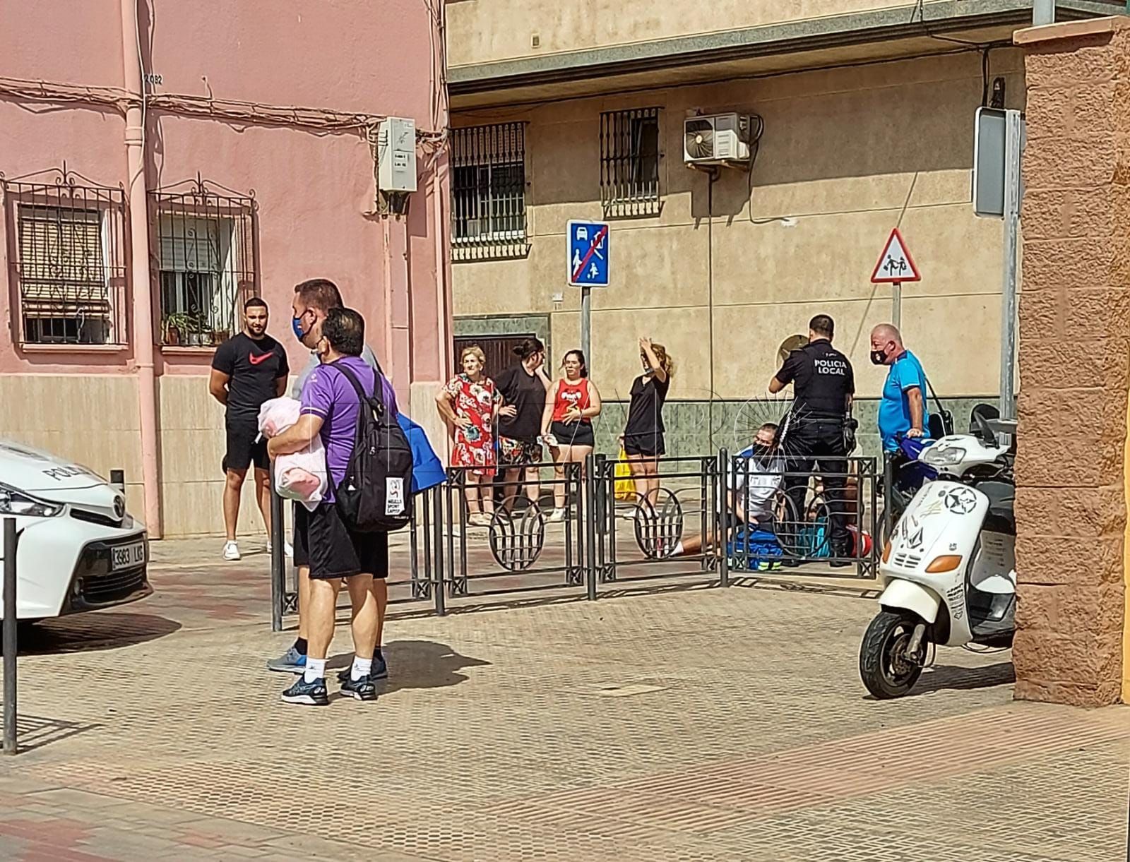 accidente calle capitan arena Un vehículo se lleva por delante a un motorista en la calle Capitán Arena de Melilla
