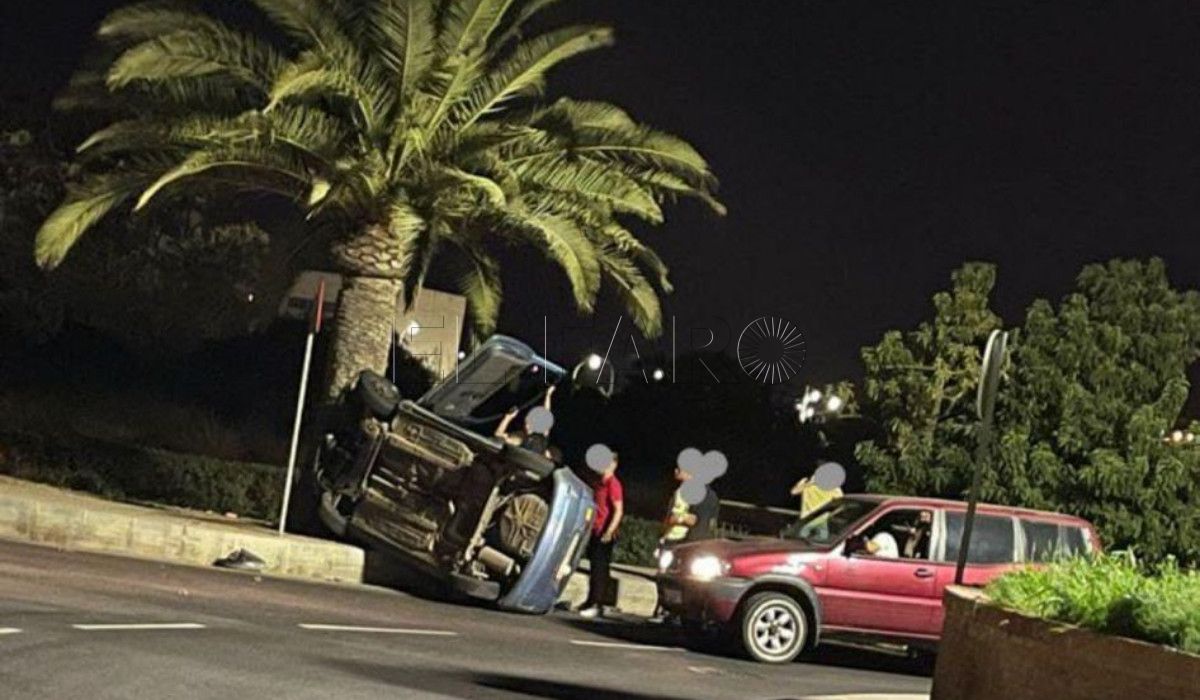 accidente portada1 Da positivo en el test de alcoholemia el conductor del coche accidentado en la rotonda del aeropuerto de Melilla