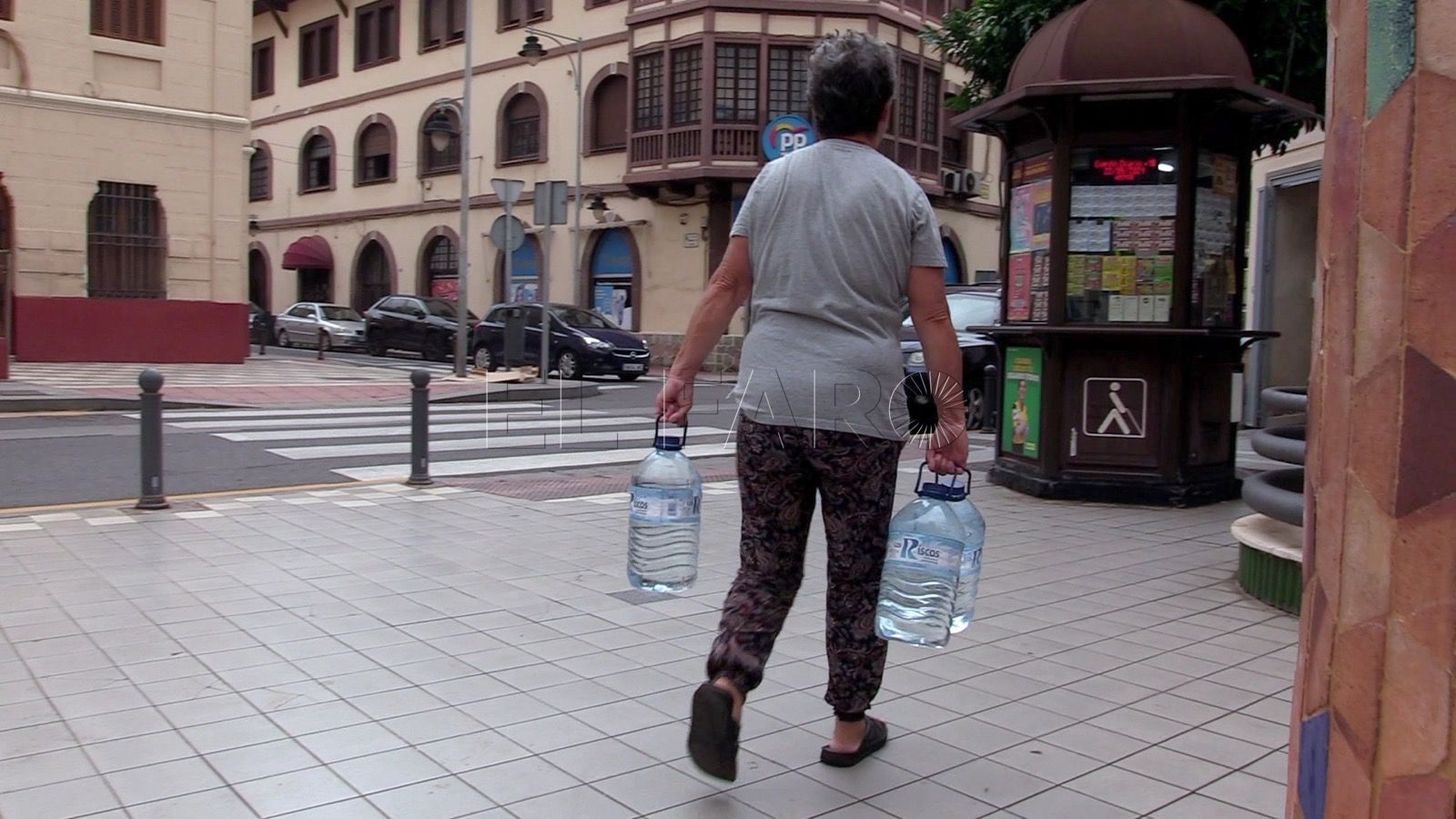 agua Los melillenses almacenan agua ante 12 horas de suspensión del servicio