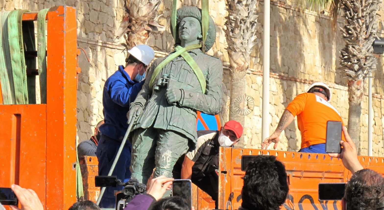 estatua franco melilla Vox Melilla cuestiona la forma de retirar la estatua de Franco