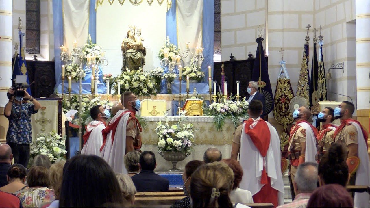 Fervor y emoción en el rosario en honor a las víctimas del covid en Melilla