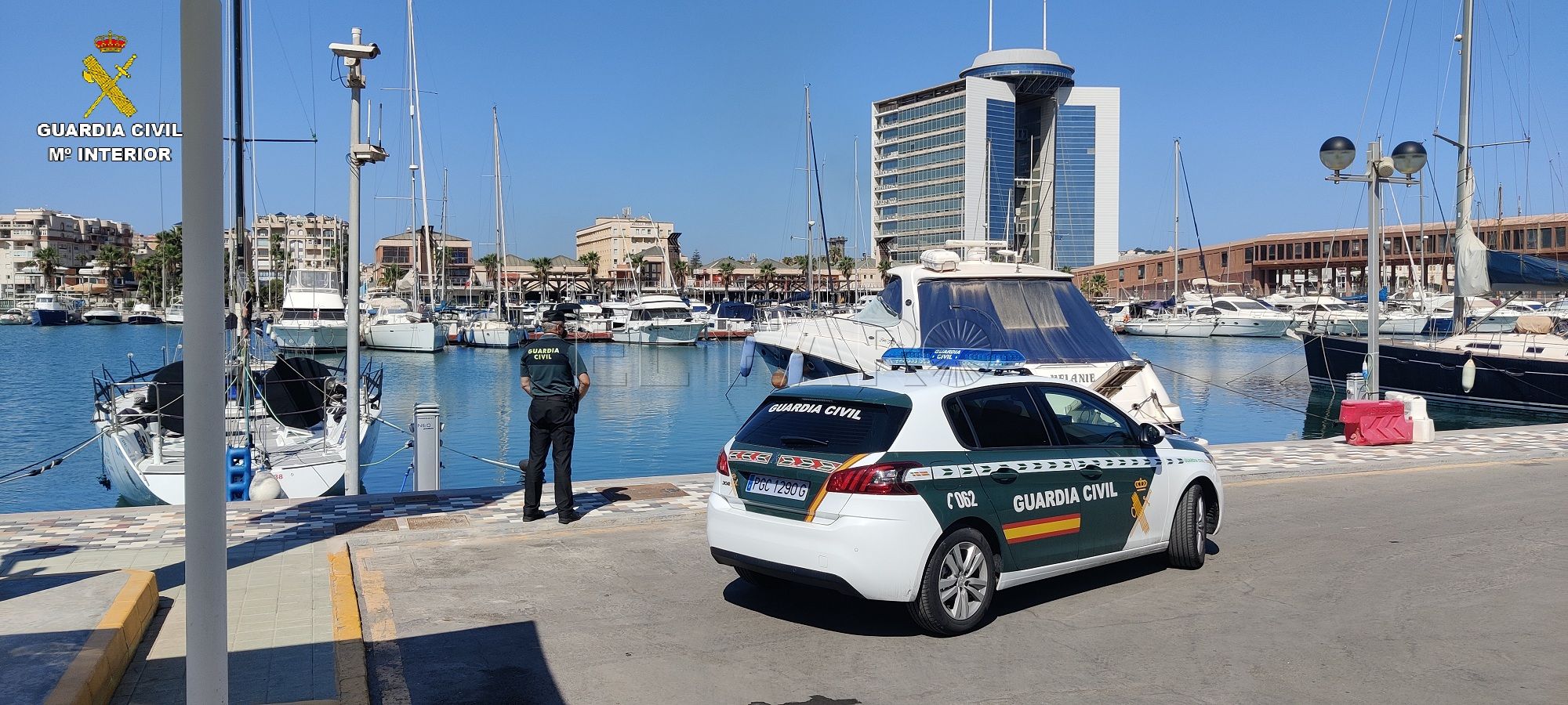 guardia civil control puerto noray melilla La Guardia Civil de Melilla decomisa 740 litros de gasolina a un barco de Puerto Noray