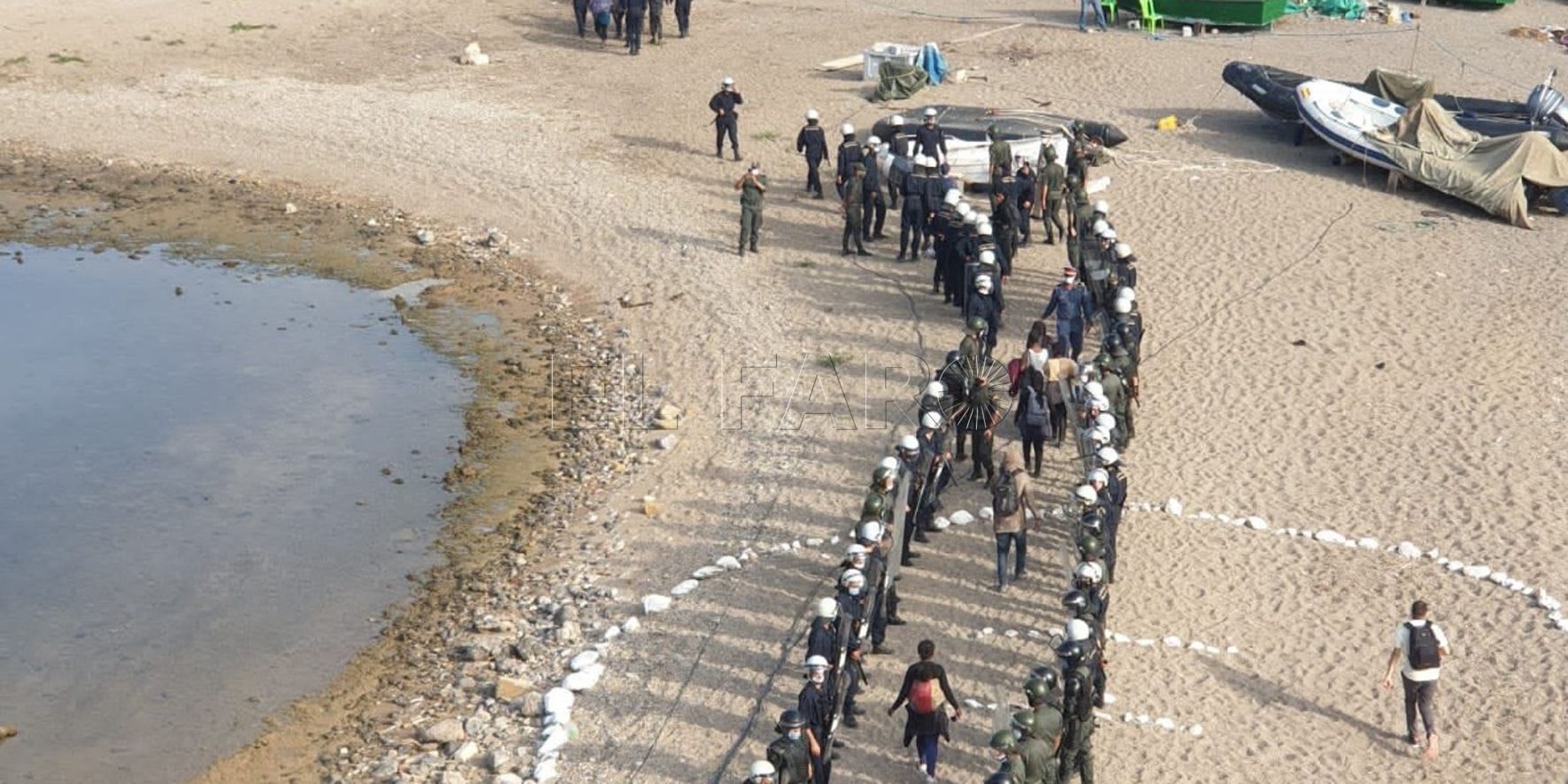 inmigrantes peñon velez gomera Devueltos a Marruecos 125 migrantes que llegaron al peñón de Vélez de la Gomera