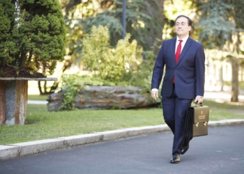 jose manuel albares ministro exteriores El ministro de Exteriores viaja a Argelia y abordará el tema migratorio