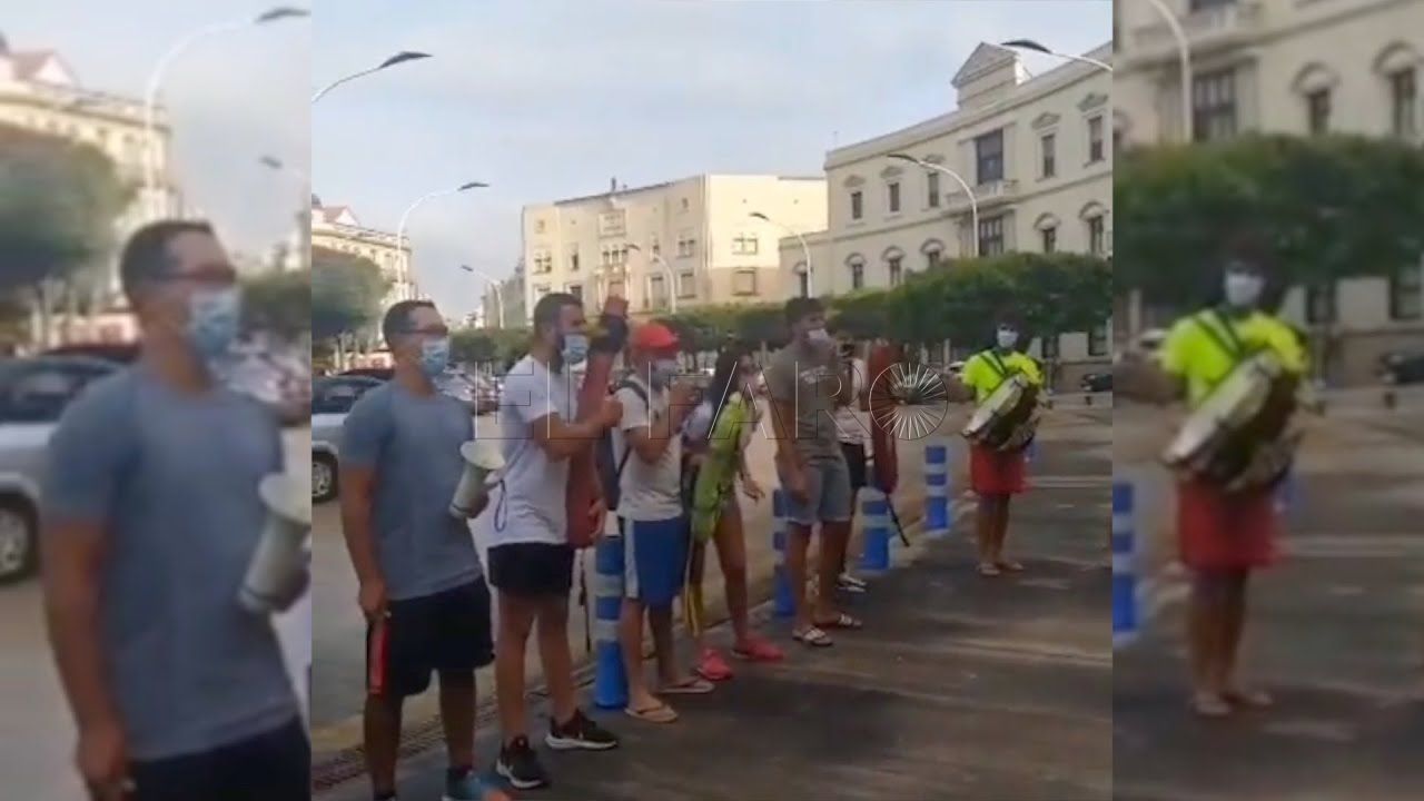 los socorristas de melilla se manifiestan para reclamar el ingreso de sus nominas Los socorristas de Melilla se manifiestan para reclamar el ingreso de sus nóminas