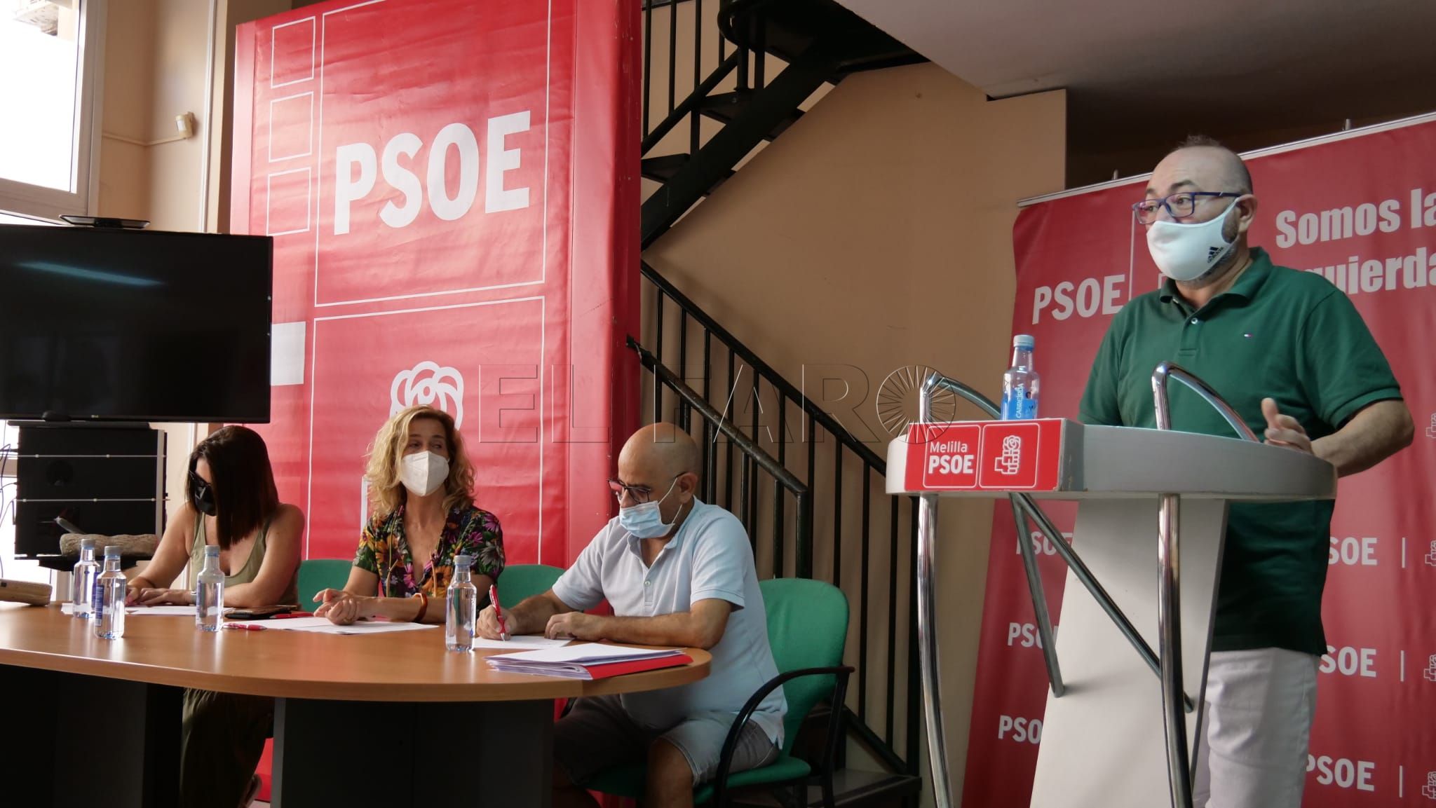 Rafael Robles y Nora Hammad, delegados del PSOE de Melilla para votar al coordinador federal