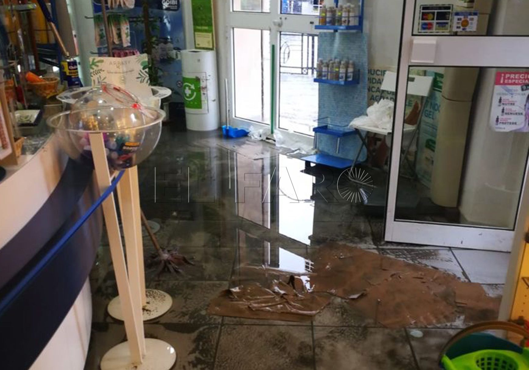 ubos 1 “Hemos sacado más de 20 cubos de agua”