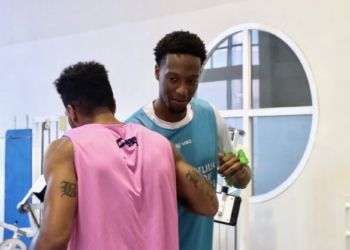 JV Mukama ya ha podido entrenar con el resto de componentes de la plantilla que entrena Arturo Álvarez.