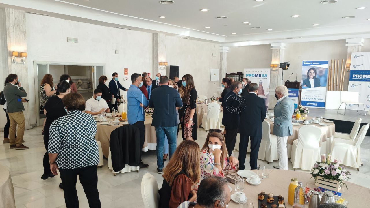 Corrillos Encuentro de grandes, medianas y pequeñas empresas en el Foro Económico del Grupo Faro