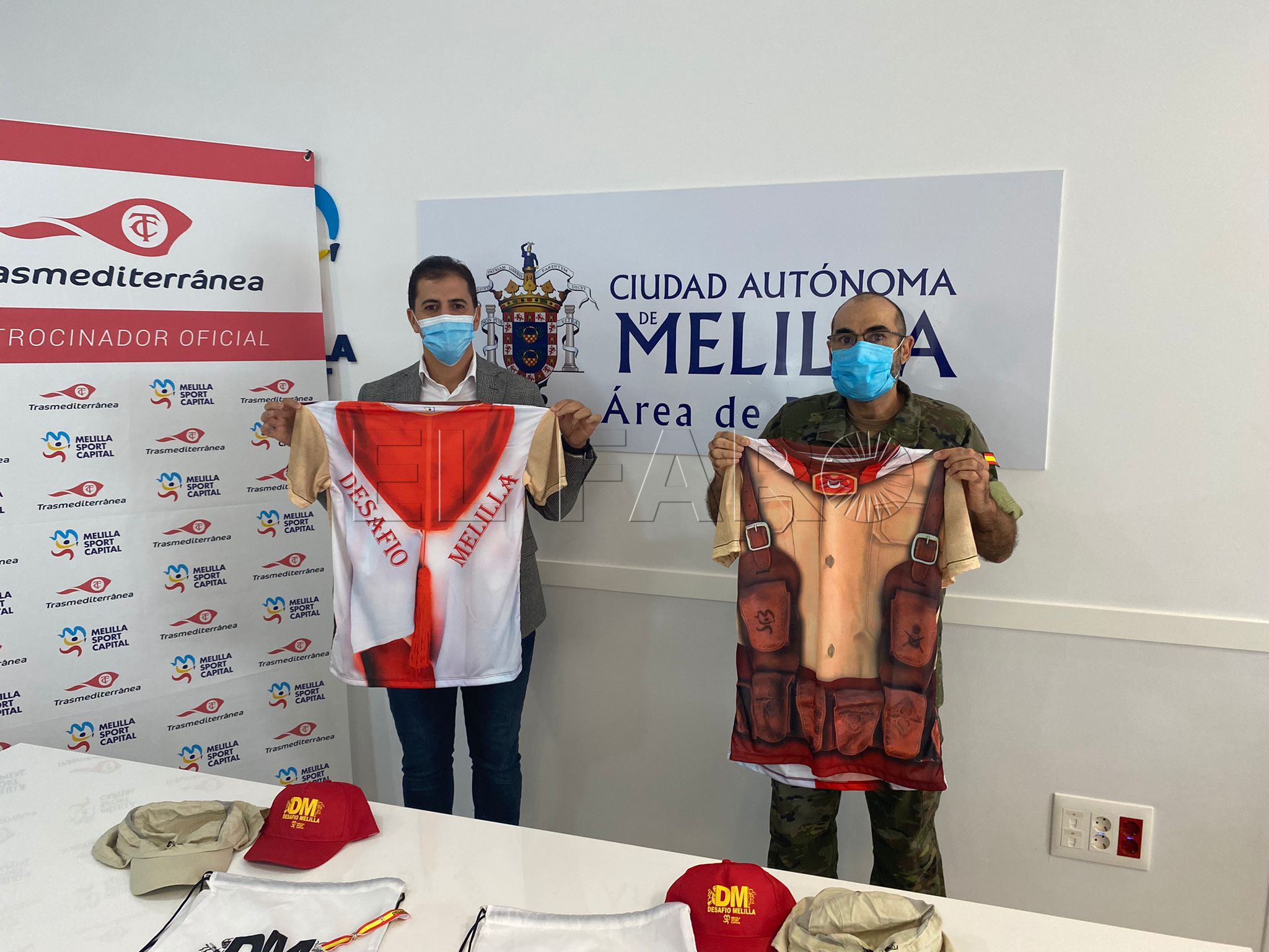 IMG 20211020 WA0033 La Ciudad presenta la camiseta oficial del IV Desafío Melilla