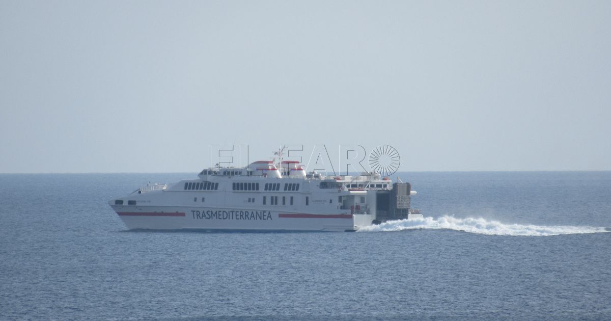 Melillero El barco de Melilla acelera hacia Málaga al reventarle hachís en el estómago a un pasajero