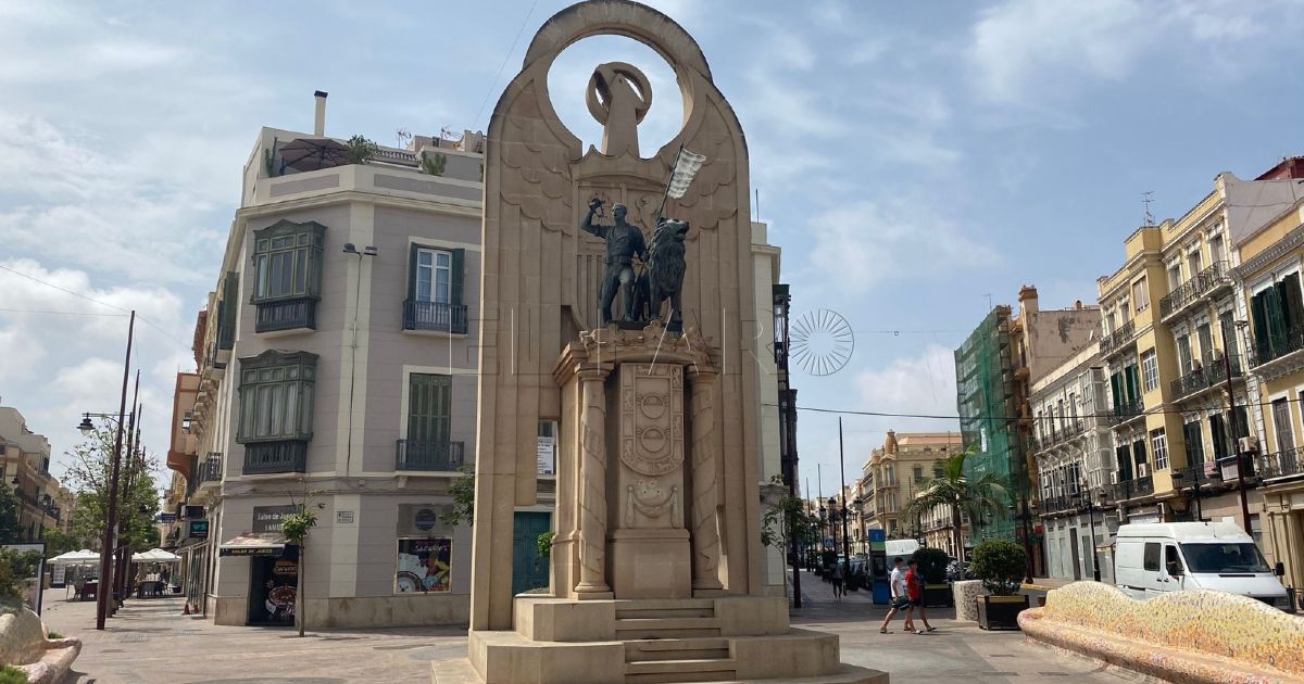 Monumento portada Vox recoge en Melilla 1.000 firmas contrarias a retirar el monumento a los Héroes de España