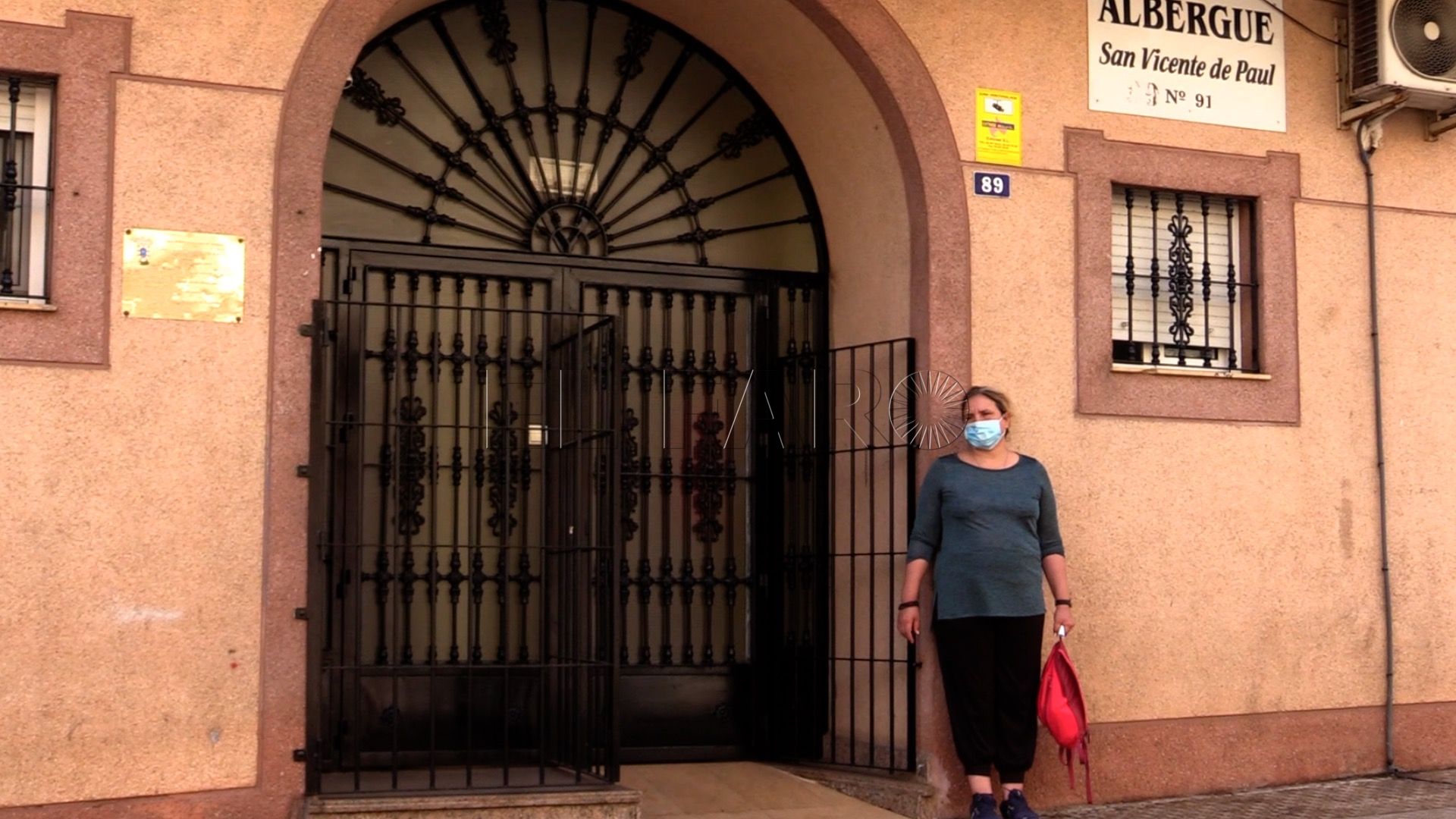 Una mujer pide más tiempo para estar en el albergue tiene un hijo y su hermana a cargo Una mujer con un hijo y una hermana enferma a su cargo pide más tiempo en el albergue de Melilla