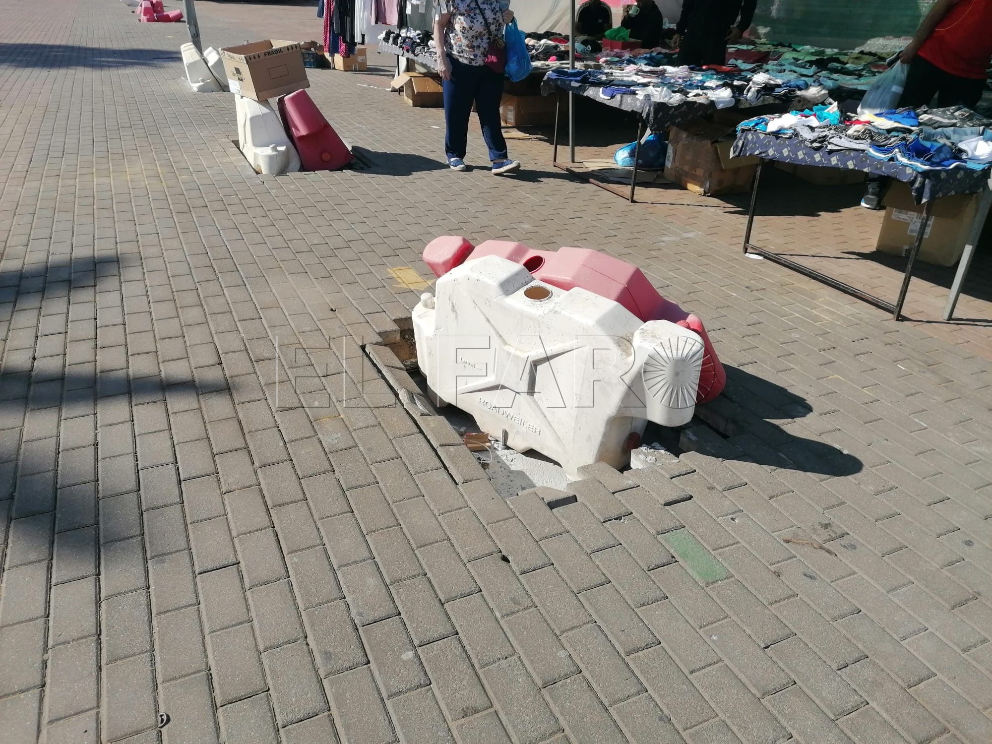 WhatsApp Image 2021 10 05 at 08.17.00 Denuncian la falta de seguridad en las obras del mercadillo del Sepes