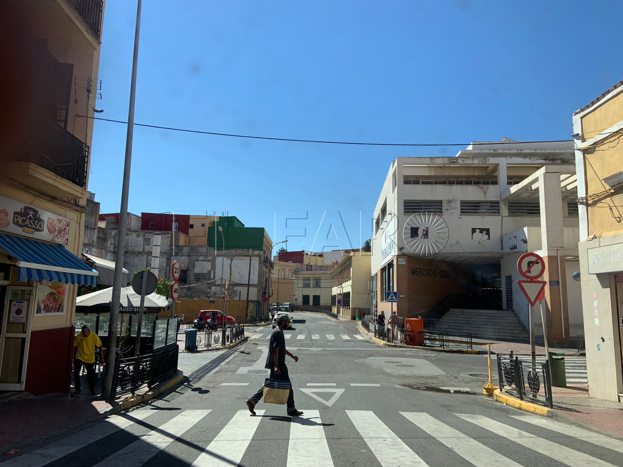 barrio del rastro melilla Vendedores y clientes notan el cierre de la frontera en los negocios del Rastro