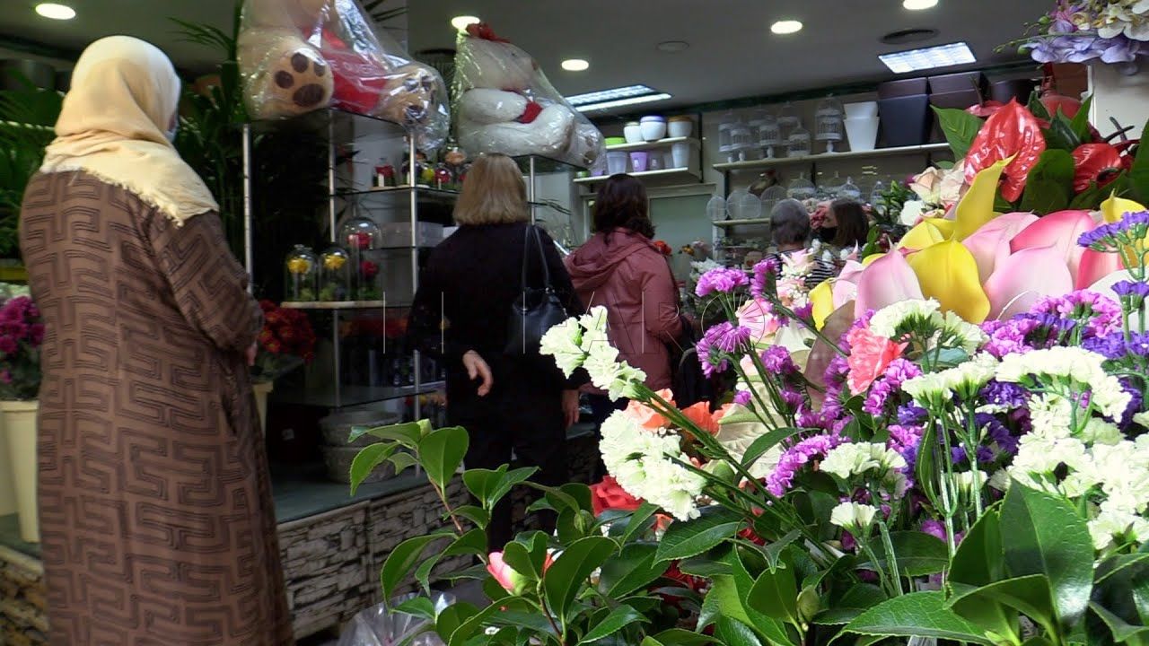 largas colas en las floristerias de melilla para preparar el 1 de noviembre Largas colas en las floristerías de Melilla para preparar el 1 de noviembre