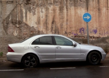 vecinos de melilla ven los coches abandonados como un peligro para sus barrios Vecinos de Melilla ven los coches abandonados como un “peligro” para sus barrios