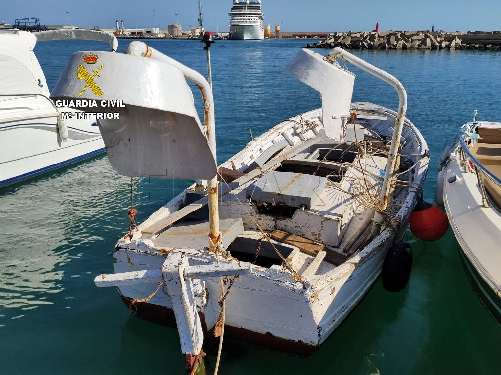 03 Detalle embarcación intervenida Detenido por desembarcar a un inmigrante ilegal en el Puerto de Melilla