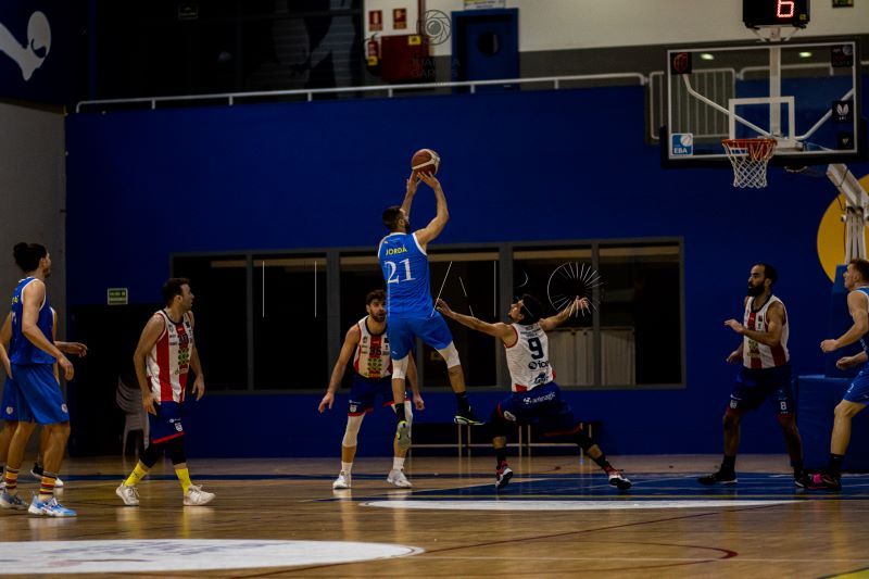 Duelo de filiales en el pabellón Guillermo García Pezzi