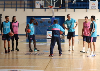 22D 2 2 El Decano comienza a preparar el partido en Pisuerga
