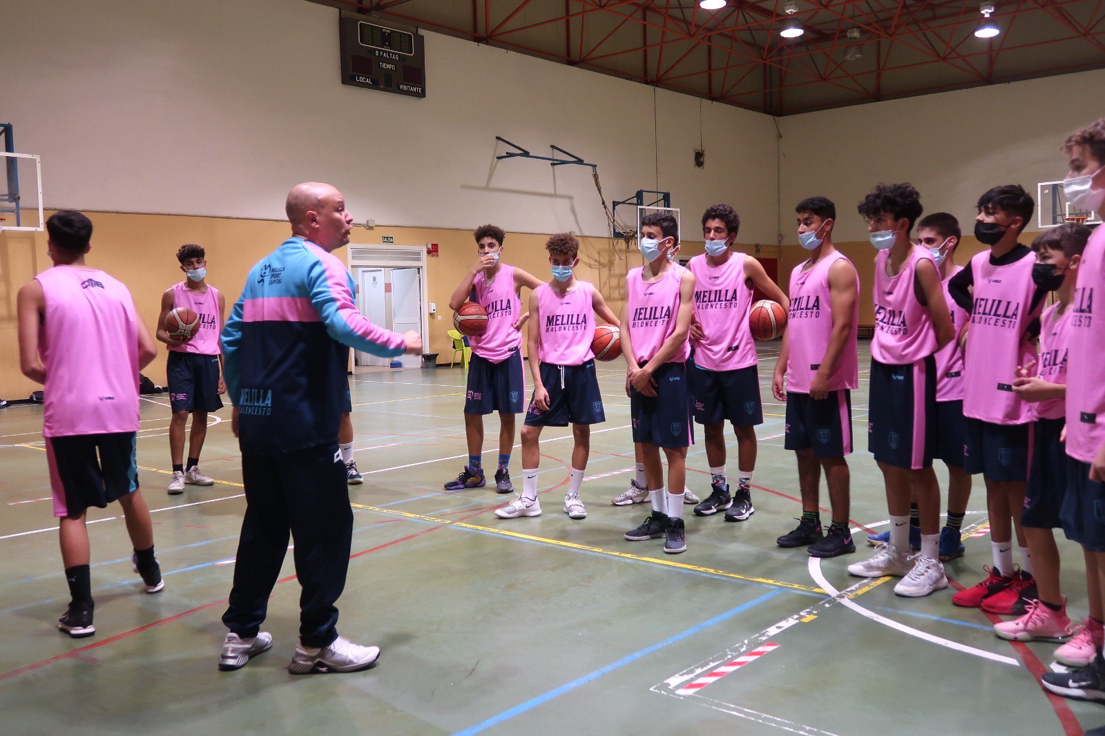 Arturo Álvarez participa en un clinic con cadetes y juniors