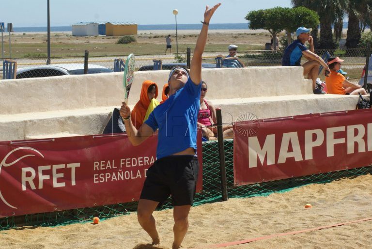 El IX Internacional de tenis playa de Melilla llega a su inicio