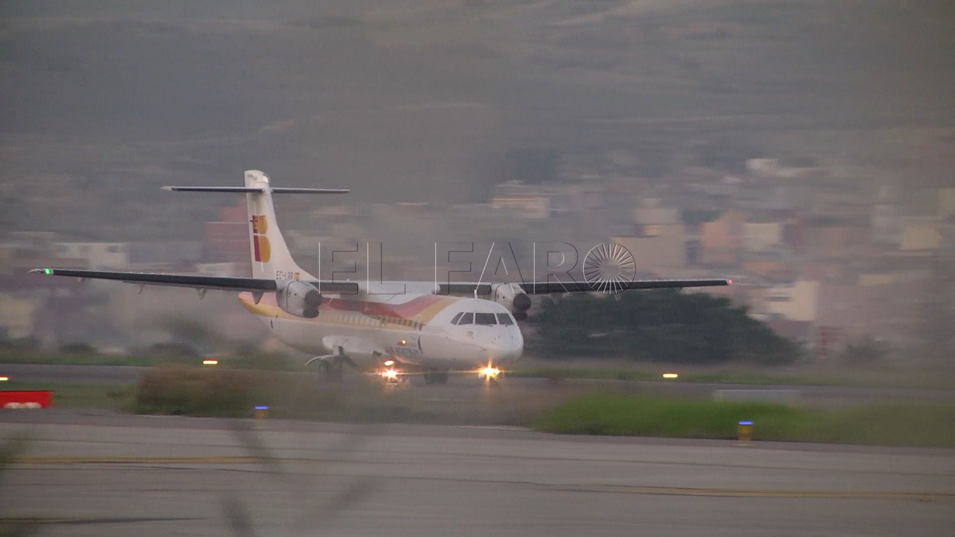 Aeropuerto1 CSIF logra un vuelo a Málaga para 70 opositores enfermeros de Melilla