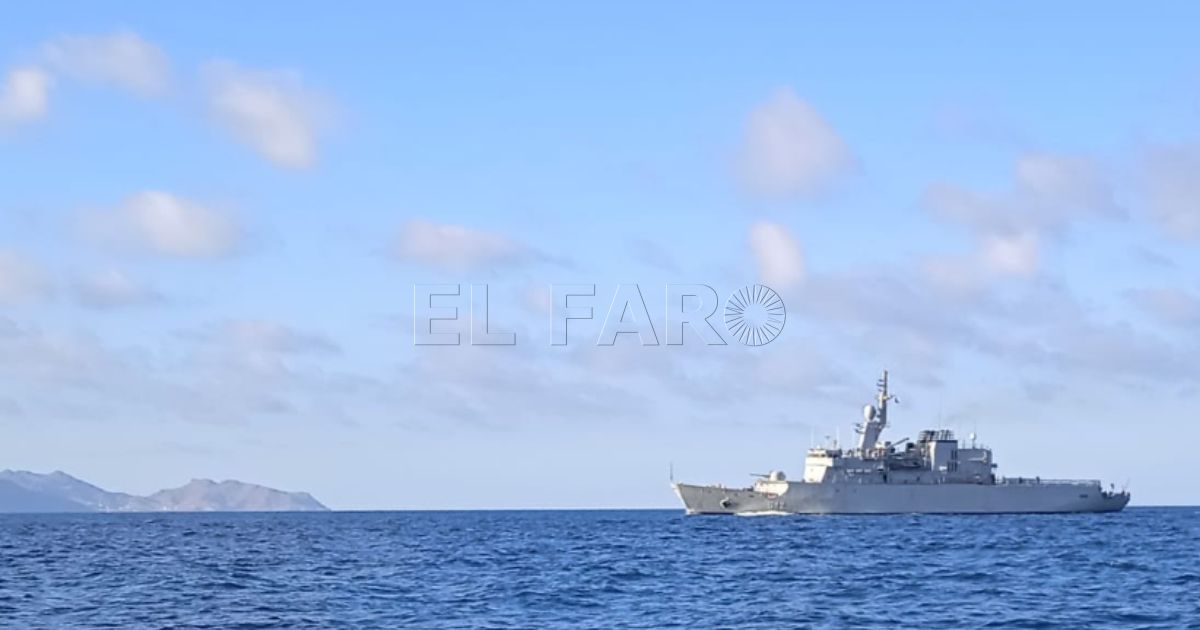 Buque marroquí Delegación del Gobierno desmiente a Vox: las maniobras del barco de guerra marroquí en Melilla son "prácticas marineras habituales"