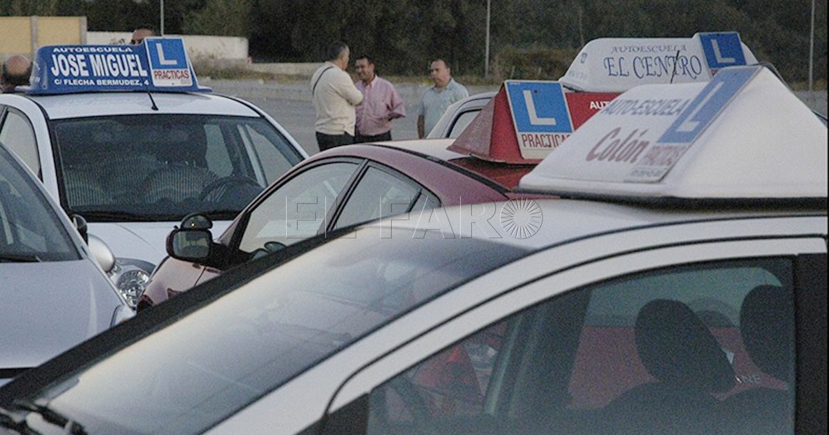 Colas para examinarse del carnet de conducir en Melilla