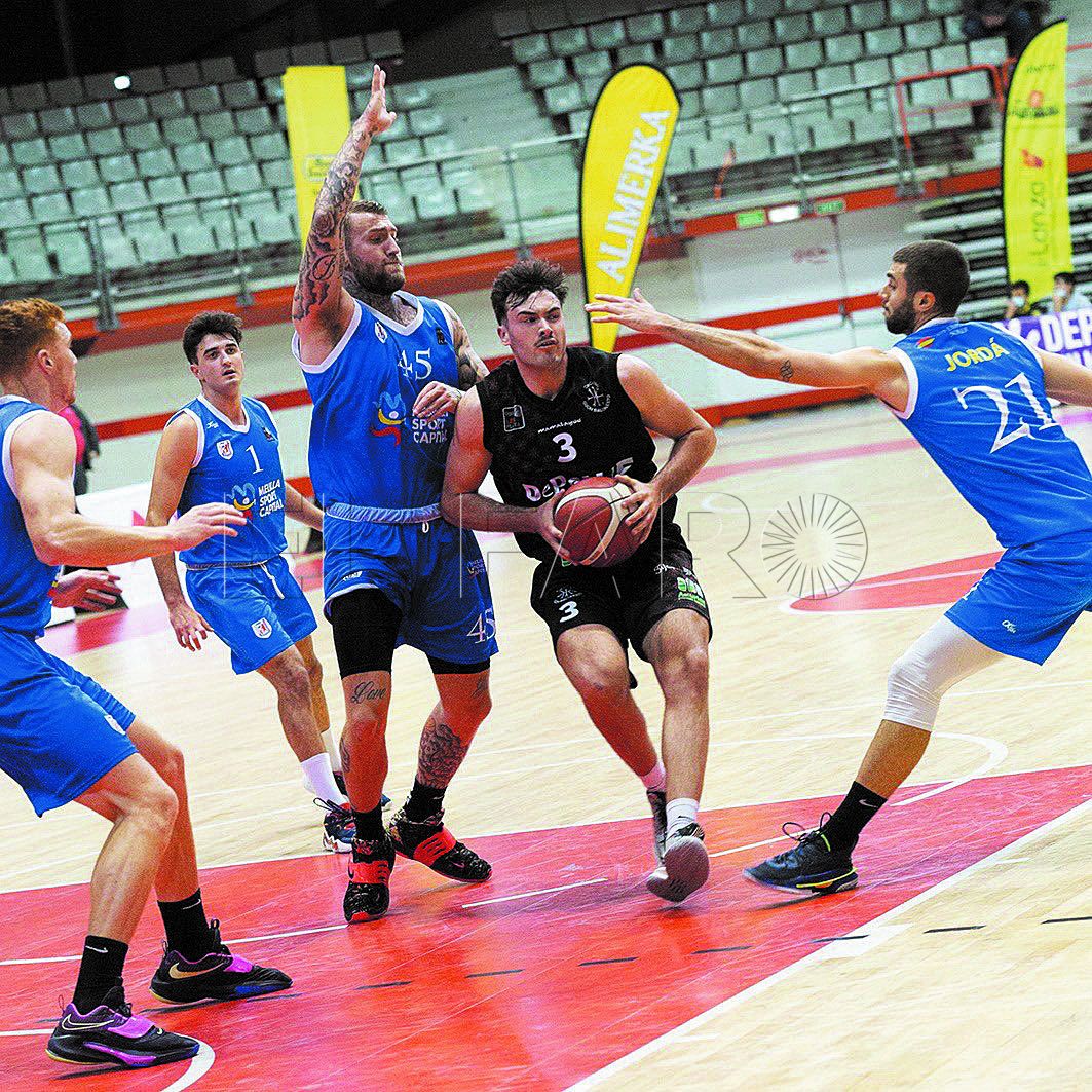 Calentamiento de los jugadores melillenses.